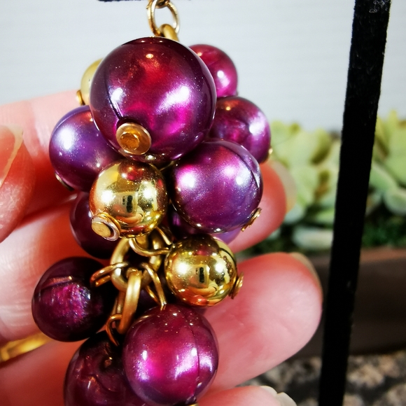 Vintage Purple and Gold Tone Grape Cluster Pierced Earrings - Picture 5 of 14